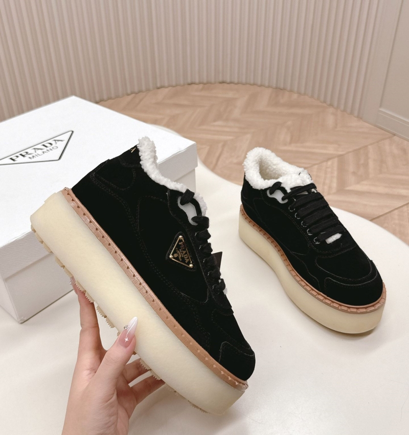 Pra*a casual shoes